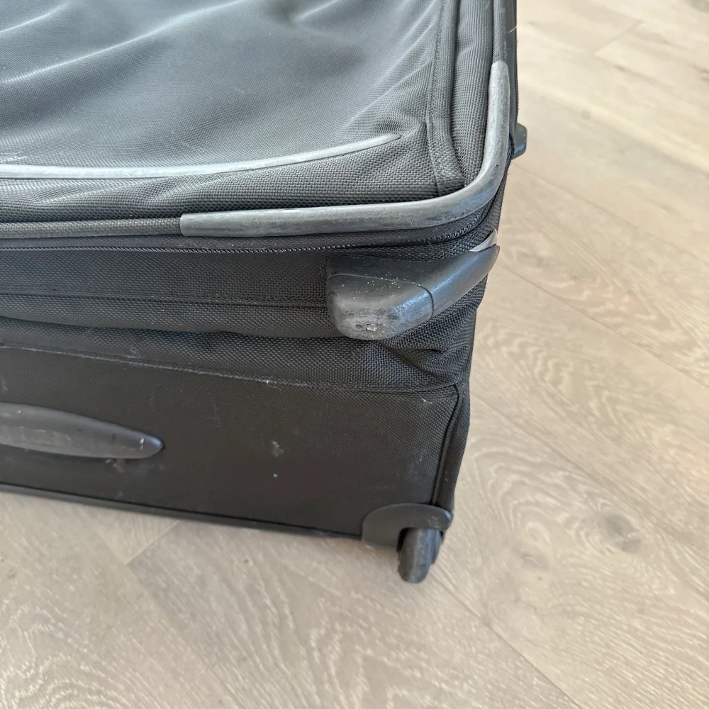 Tumi Black ‘Alpha 2’ Continental 4-Wheeled Spinner‎ Large Checkable Suitcase